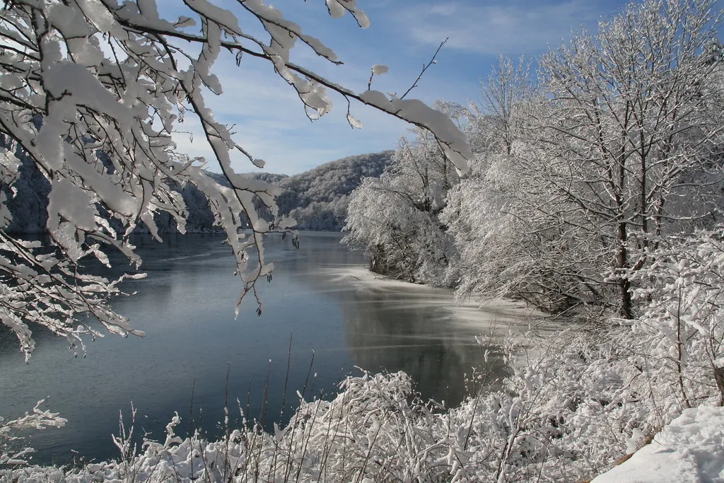 croatia-plitvice-lakes-winter-snow Plitvice lakes in Croatia during winter in snow and ice