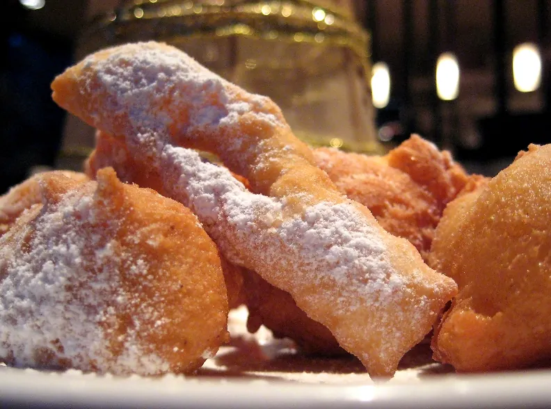krostule-croatian-fried-pastry Crispy Croatian kroštule pastries dusted with powdered sugar