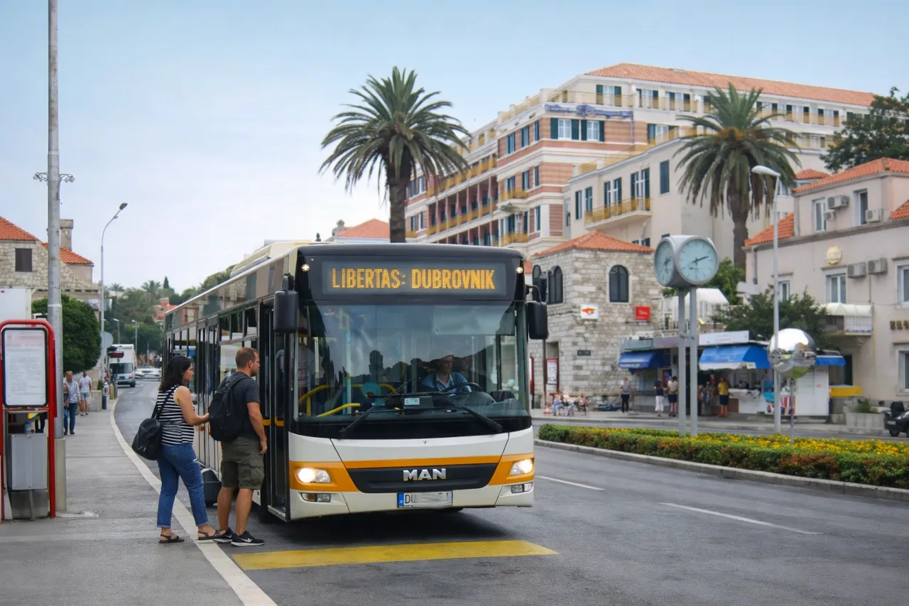 dubrovnik-city-bus-pile-stop-2026 Libertas Dubrovnik city bus at a stop near Pile Gate with passengers boarding