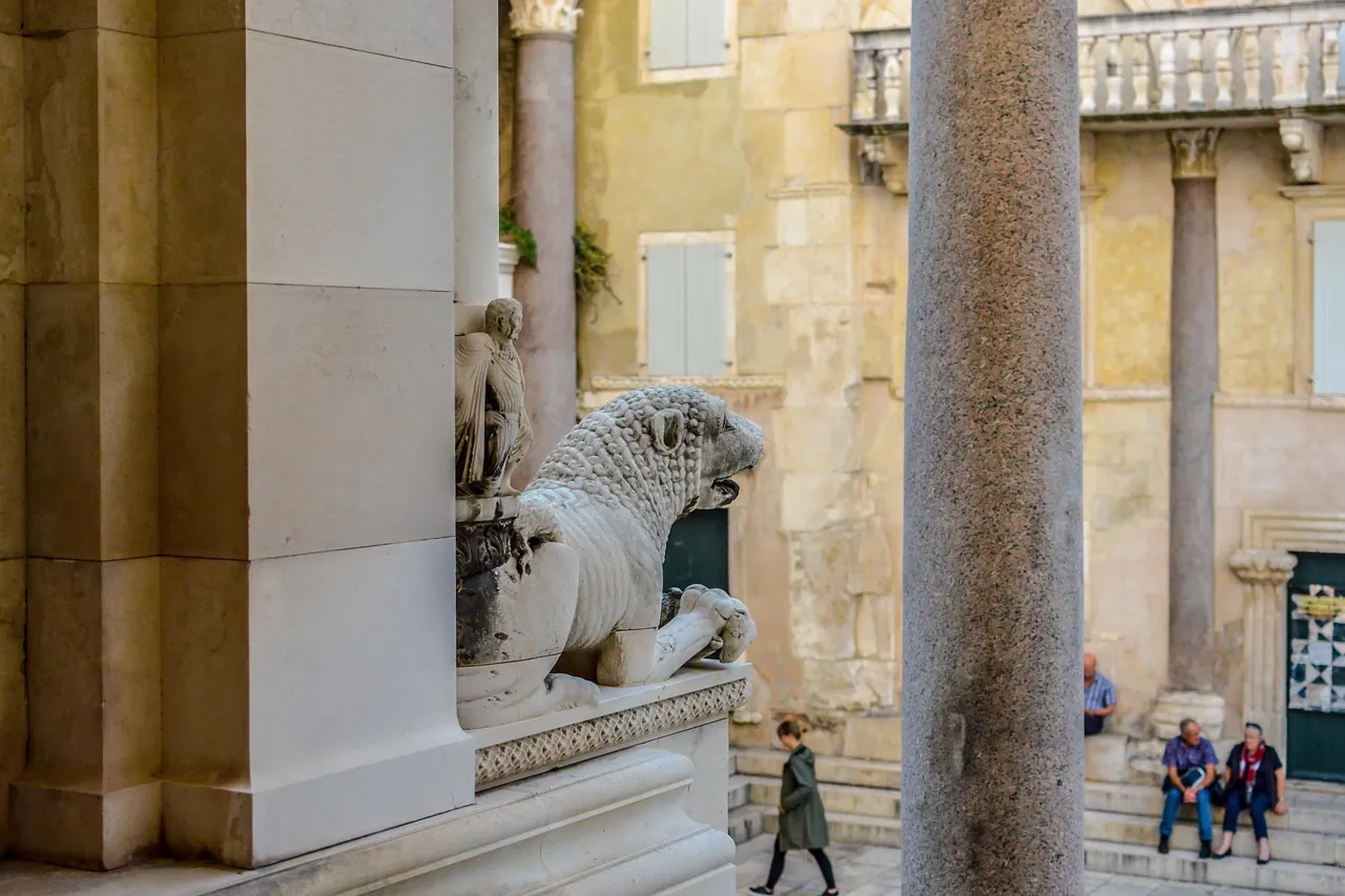 split-peristyle-everyday-life People sitting and walking at the Peristyle in Split’s old town, showing everyday life in a historic space