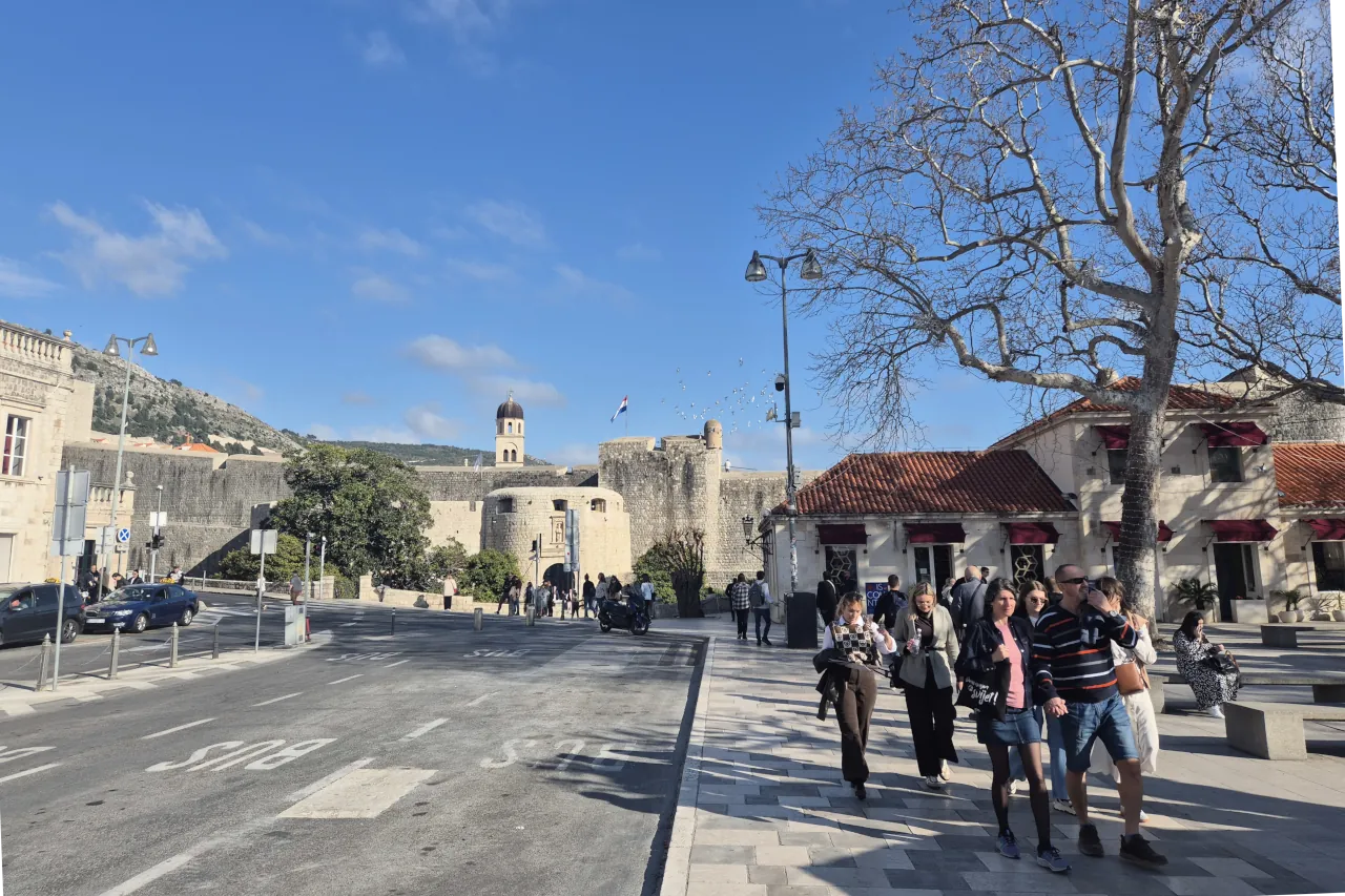 Dubrovnik Old Town traffic restrictions – Pile drop-off area where buses, taxis and Uber stop outside the city walls