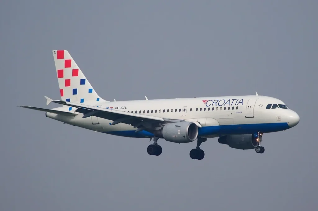 Croatia Airlines aircraft during ongoing Croatia Airlines flight cancellations linked to rising fuel costs and route reductions in 2026.