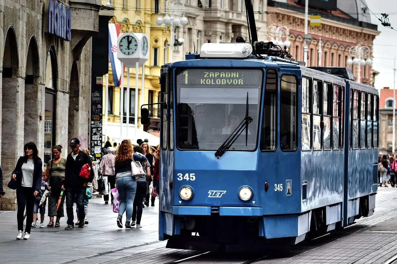 People walking in central Zagreb as Croatia's annual inflation rate slows in May 2026