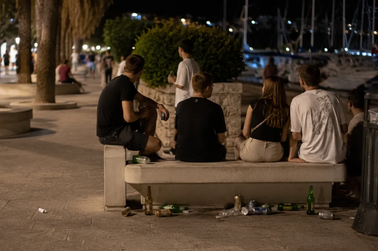 alcohol-sales-ban-in-makarska-public-drinking Young people drinking in a public space at night during the alcohol sales ban in Makarska
