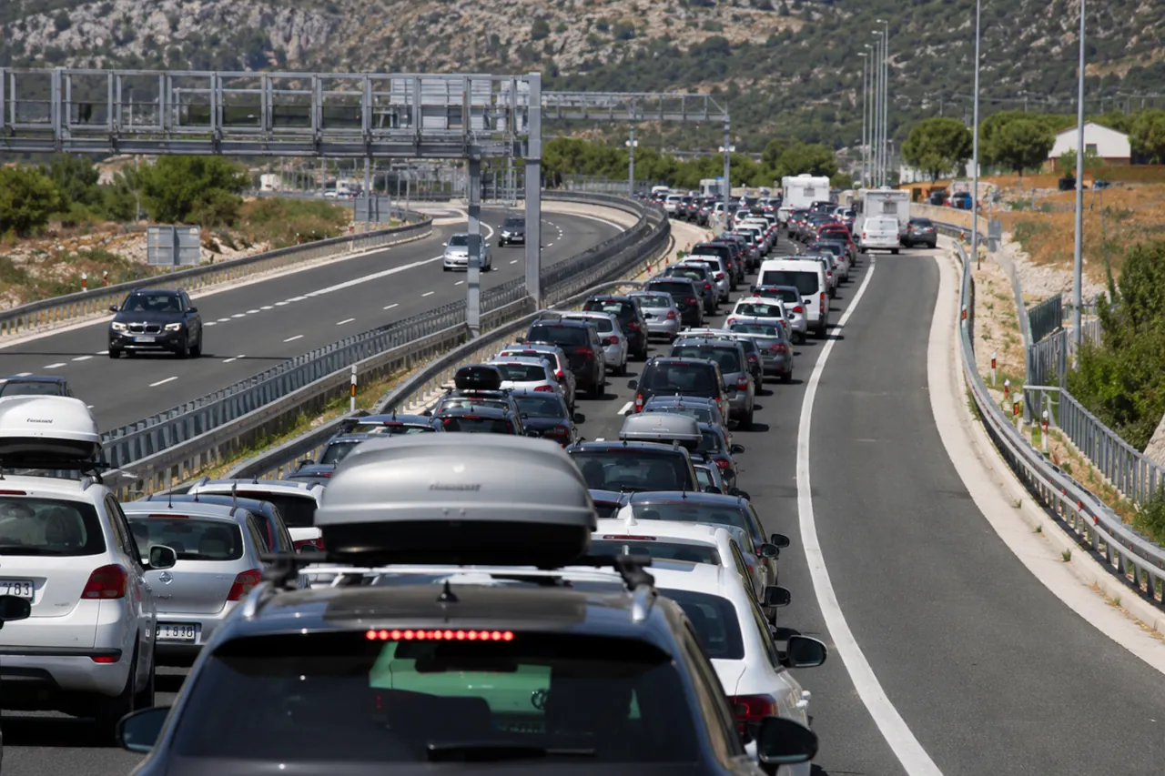 Latest Croatia road conditions report showing heavy traffic on a Croatian motorway