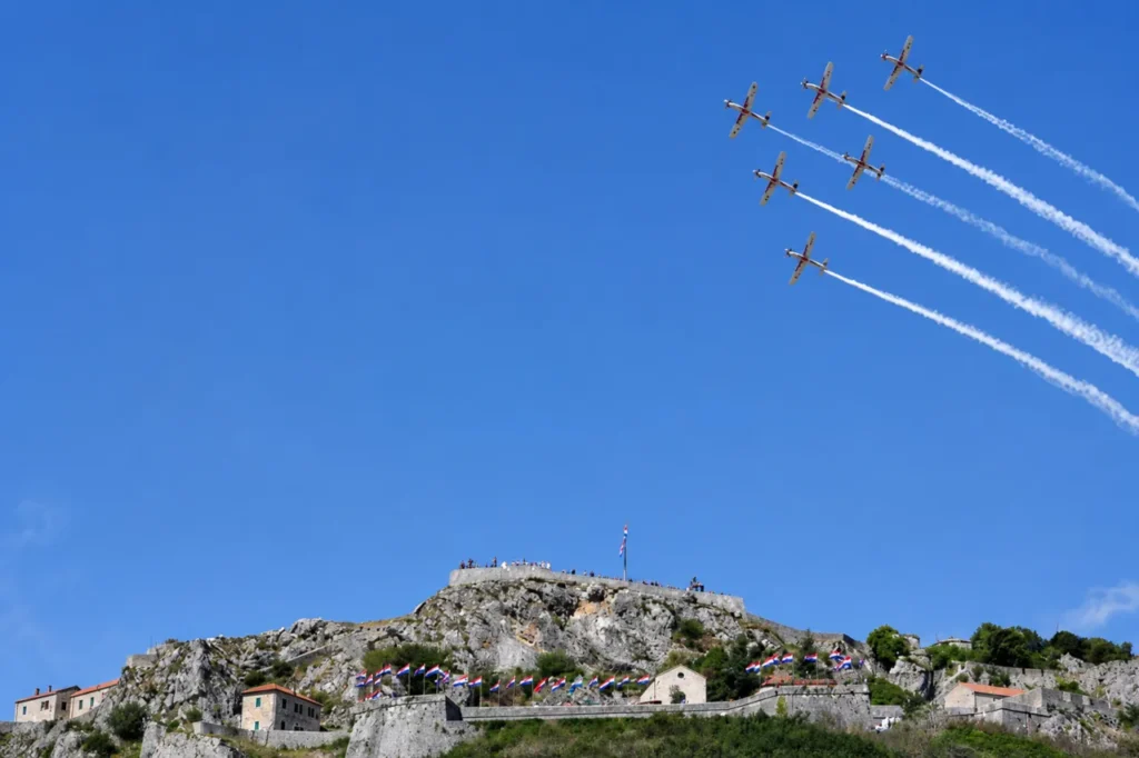 wings-of-storm-over-knin-fortress-operation-storm Wings of Storm aerobatic team flying over Knin during the commemoration of Operation Storm in Croatia