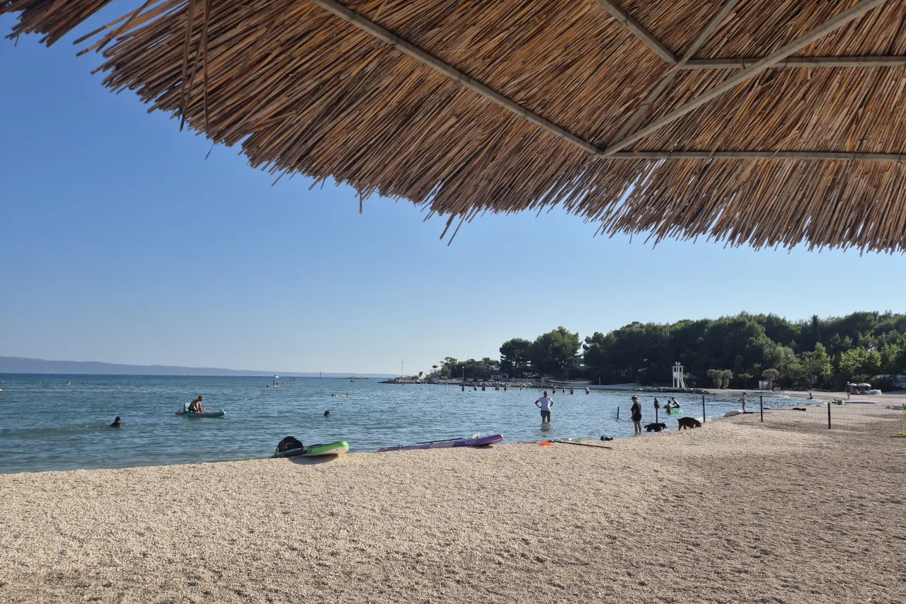 Dog beaches in Split: Stobreč Dog Beach with showers, shade and facilities for dogs