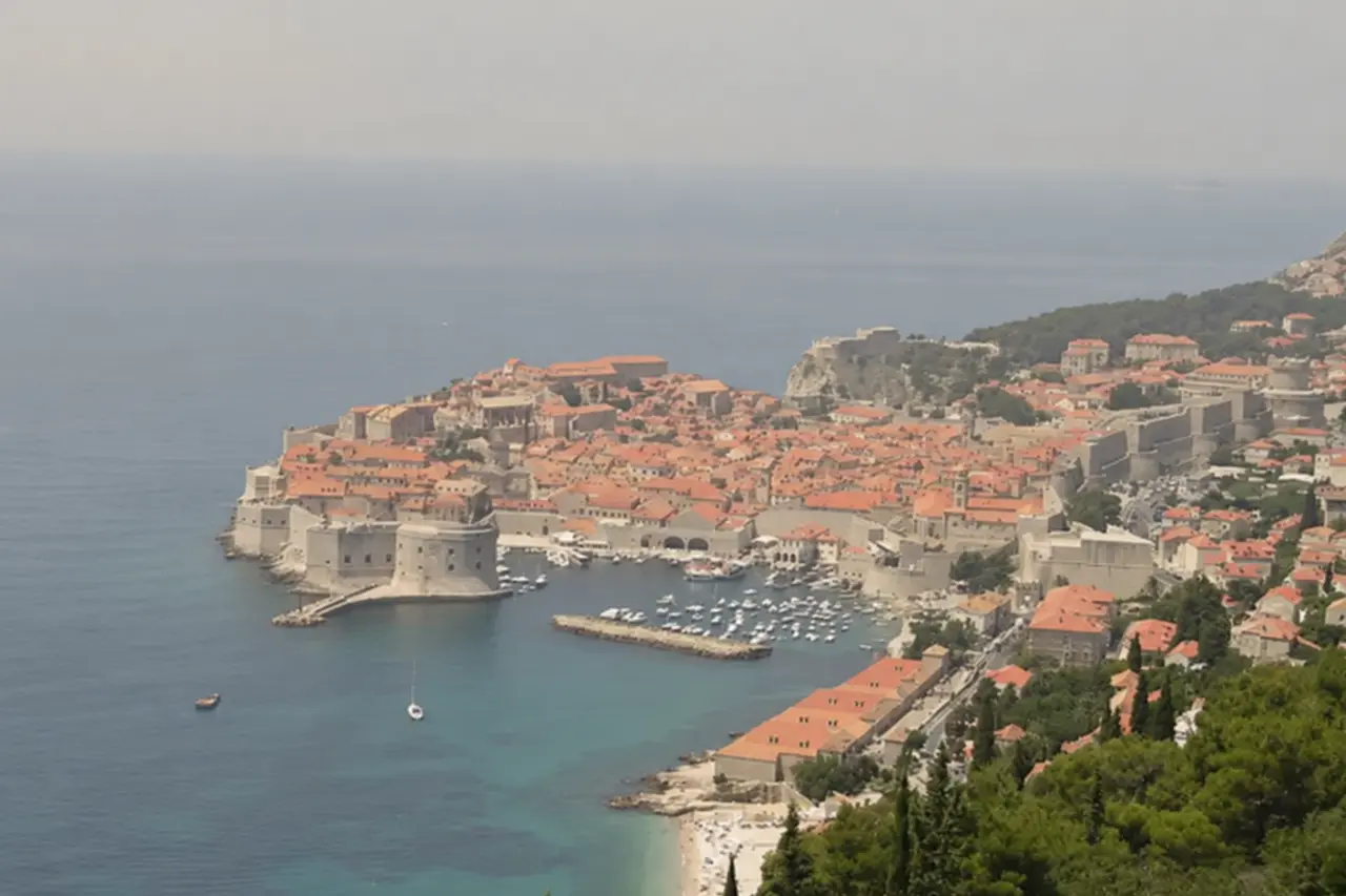 Smoke from Bosnia wildfires reduces visibility over Dubrovnik Old Town
